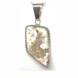 Pendant Tan and White Opal